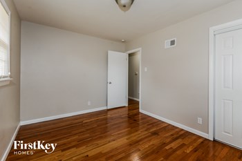 10909 Edgecliffe Dr 3 Beds House for Rent - Photo Gallery 9