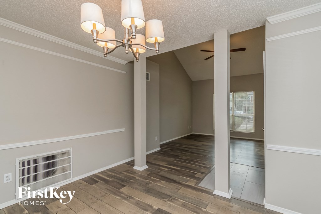 the 2400 bonus room has plenty of space to enter the room