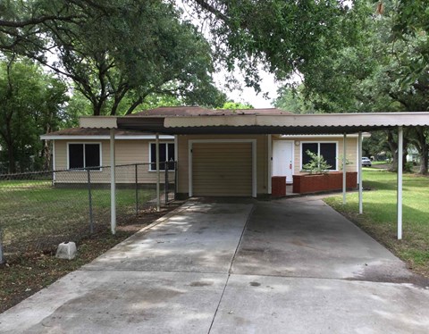 1108 W Camp Circle 3 Beds Apartment for Rent