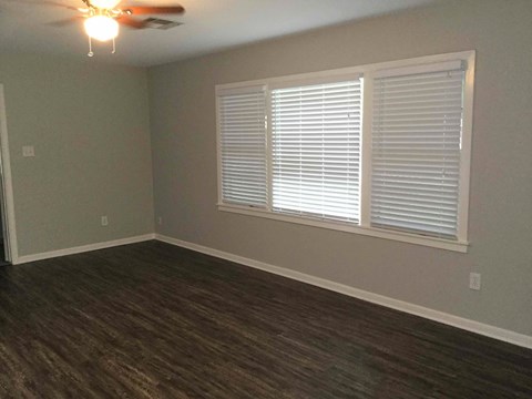 1108 W Camp Circle 3 Beds Apartment for Rent