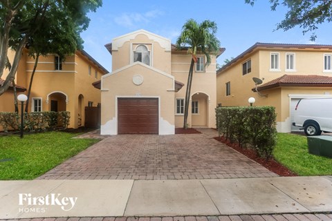 1119 Ne 41 Avenue 3 Beds Apartment for Rent
