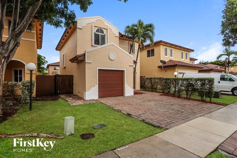 1119 Ne 41 Avenue 3 Beds Apartment for Rent