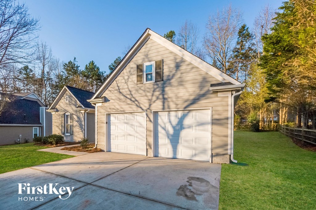 bedrooms detached industry with a detached garage