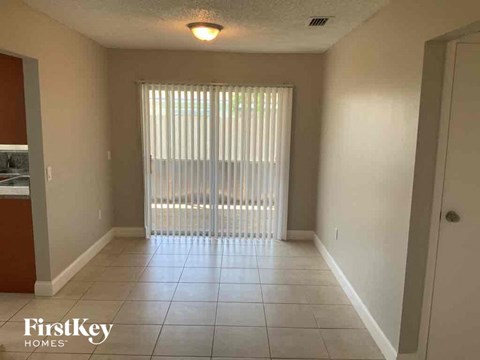 11410 NW 40 Pl 3 Beds Apartment for Rent