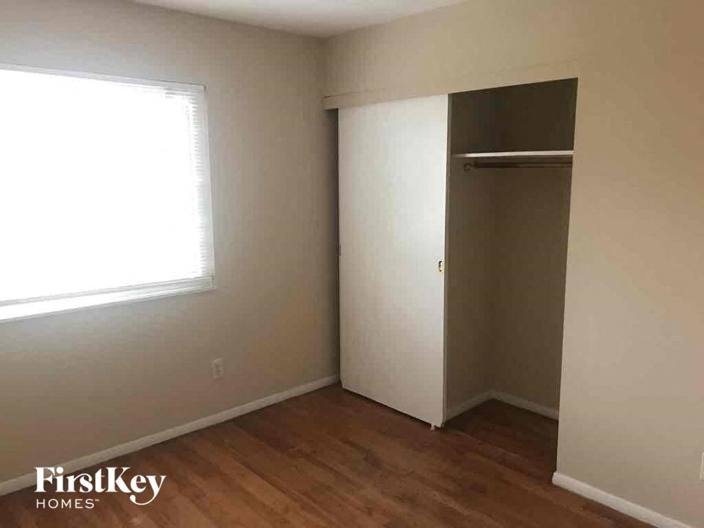 A room with a wooden floor and a closet.