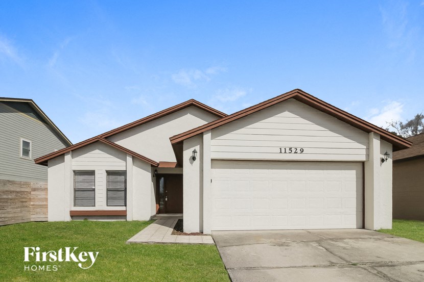 A house with a garage and the number 11529 on it.