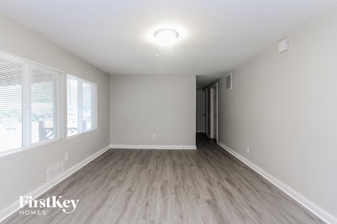 1153 S Chester Ave 3 Beds Apartment for Rent