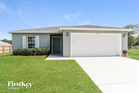 1158 SW Eleuthera Avenue 4 Beds Apartment for Rent