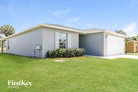 1158 SW Eleuthera Avenue 4 Beds Apartment for Rent