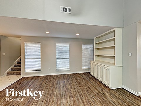 11936 Lakewood West Drive 3 Beds Apartment for Rent