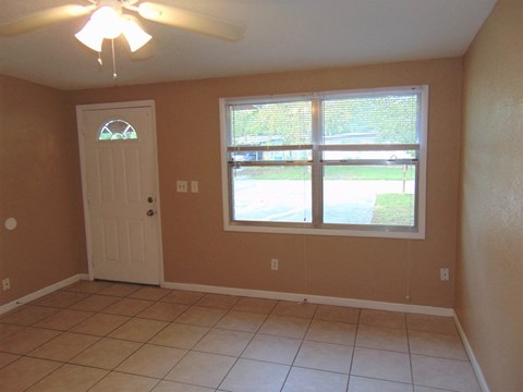 1201 Selma Rd 4 Beds Apartment for Rent