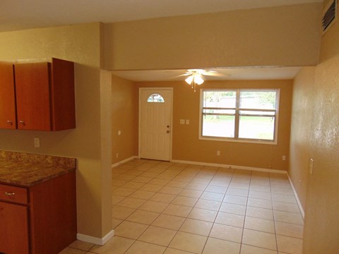 1201 Selma Rd 4 Beds Apartment for Rent