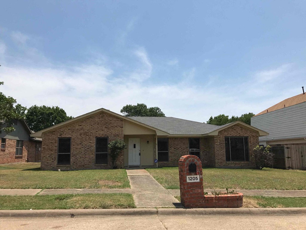 a house with a brick mailbox in front of it