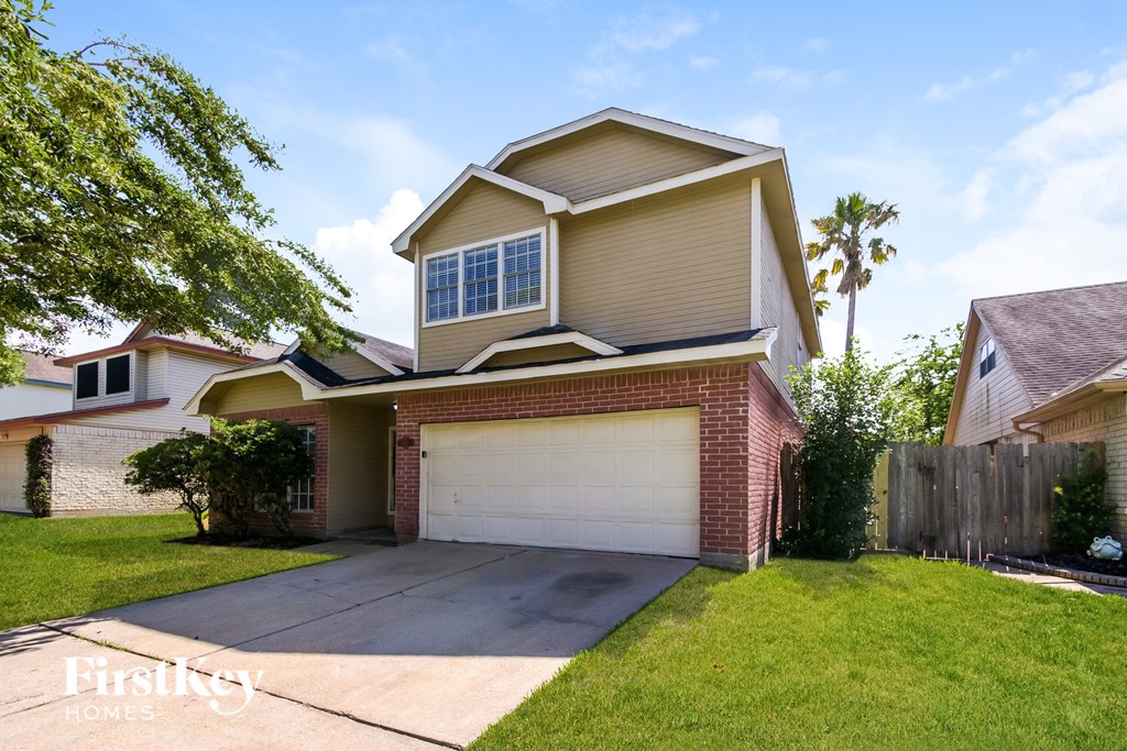 A house with a garage and a driveway is shown in the image.