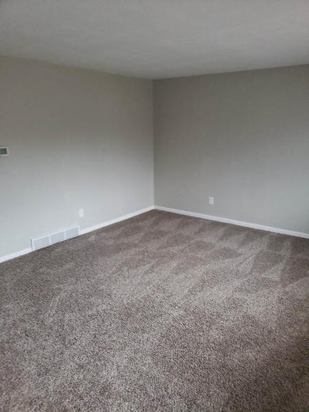 1225 Oakfield Drive N 4 Beds Apartment for Rent