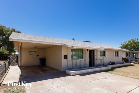 1233 W 16TH St 3 Beds Apartment for Rent