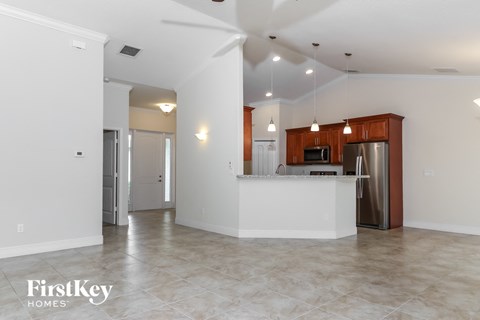 1262 SW San Esteban Avenue 4 Beds Apartment for Rent