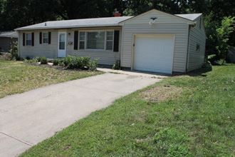 1302 S Main St 3 Beds Apartment for Rent