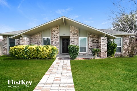 1316 Royal Oak Dr 3 Beds Apartment for Rent