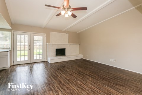 1316 Royal Oak Dr 3 Beds Apartment for Rent
