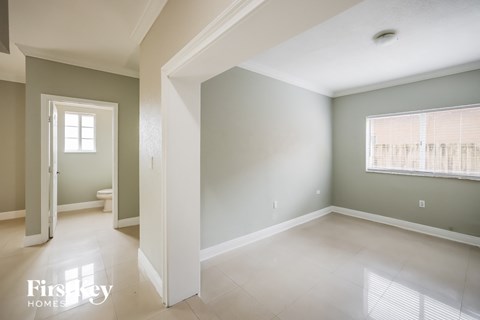 1320 Ne 41 Place 5 Beds Apartment for Rent
