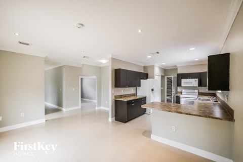 1320 Ne 41 Place 5 Beds Apartment for Rent