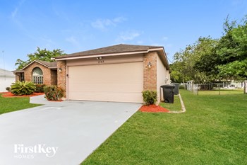 1365 SE Floresta Dr 3 Beds House for Rent - Photo Gallery 3