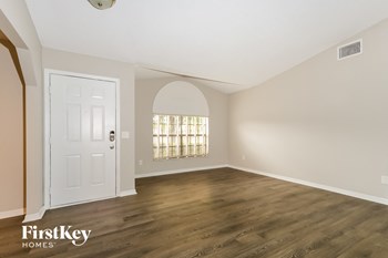 1365 SE Floresta Dr 3 Beds House for Rent - Photo Gallery 4
