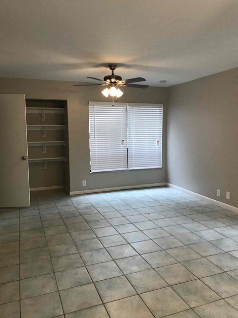 1430 W Sandpiper Circle 3 Beds Apartment for Rent