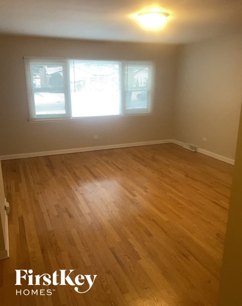 14340 Kenwood Avenue 3 Beds Apartment for Rent