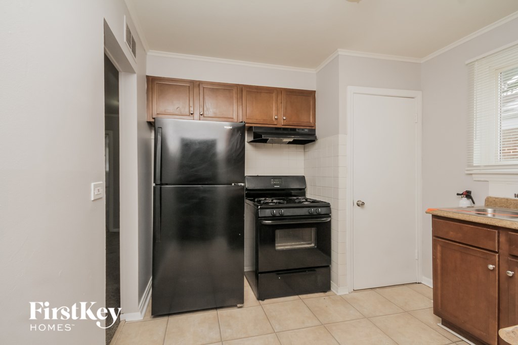 14525 Dobson Ave 3 Beds House for Rent - Photo Gallery 7