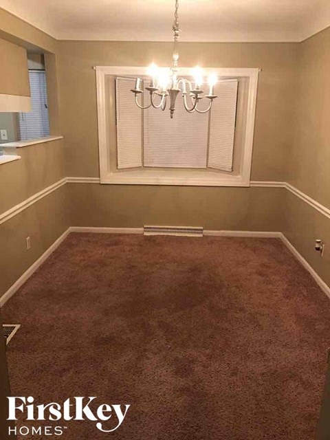 1494 Clovernoll Dr 4 Beds Apartment for Rent