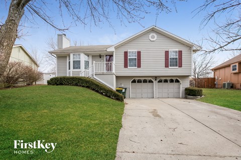 1529 NE Auburn Dr 3 Beds Apartment for Rent