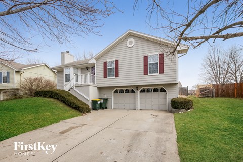 1529 NE Auburn Dr 3 Beds Apartment for Rent