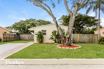 1530 N 68 Ave 3 Beds House for Rent - Photo Gallery 2