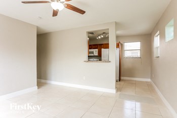 1530 N 68 Ave 3 Beds House for Rent - Photo Gallery 4