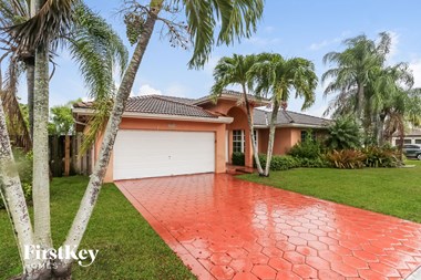 15313 Sw 138 Terrace 4 Beds House for Rent - Photo Gallery 1