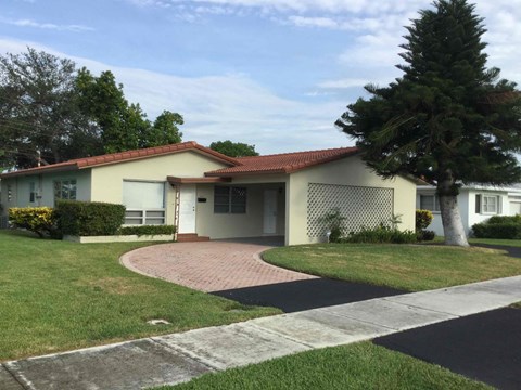 1571 NW 7Th Ave 3 Beds Apartment for Rent