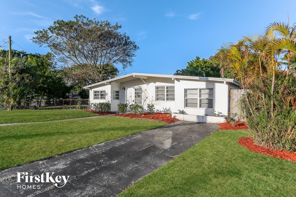 1571 NE 44th Street Studio House for Rent - Photo Gallery 2