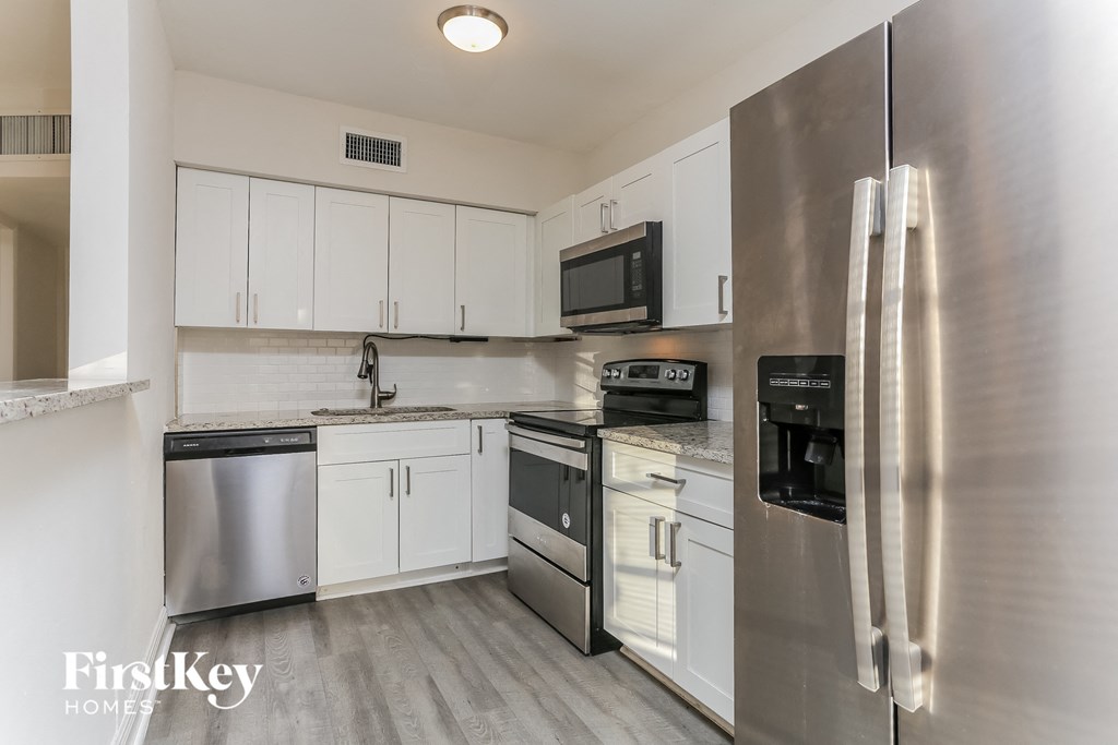 1571 NE 44th Street Studio House for Rent - Photo Gallery 6