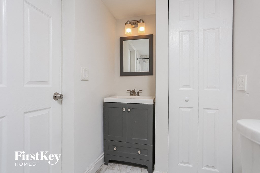 1571 NE 44th Street Studio House for Rent - Photo Gallery 11