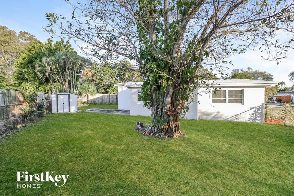 1571 NE 44th Street Studio House for Rent - Photo Gallery 14