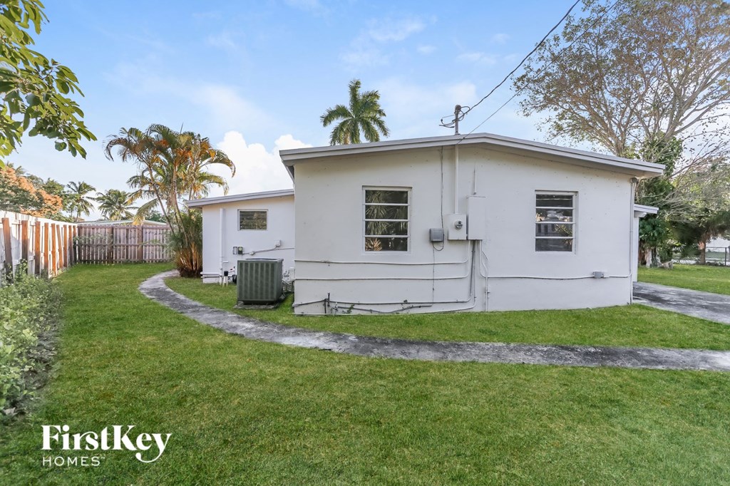 1571 NE 44th Street Studio House for Rent - Photo Gallery 15