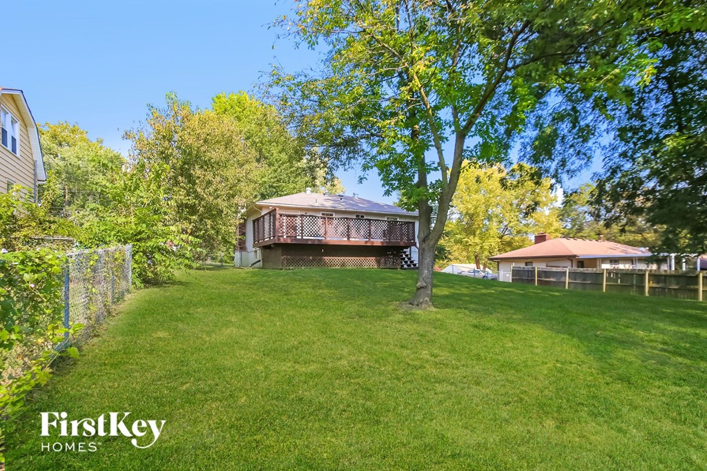 a backyard with a house and a tree