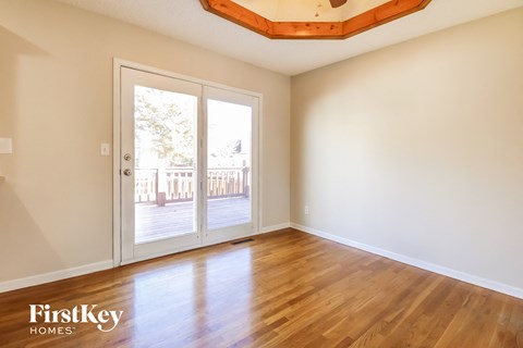 1601 NE Auburn Dr 3 Beds Apartment for Rent