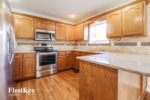 1601 NE Auburn Dr 3 Beds Apartment for Rent