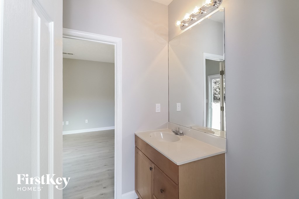 A bathroom with a sink and mirror.