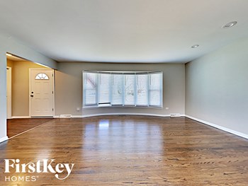 16322 Kenwood Ave 4 Beds House for Rent - Photo Gallery 3