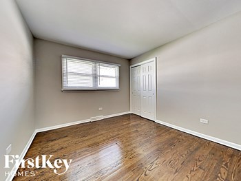 16322 Kenwood Ave 4 Beds House for Rent - Photo Gallery 8