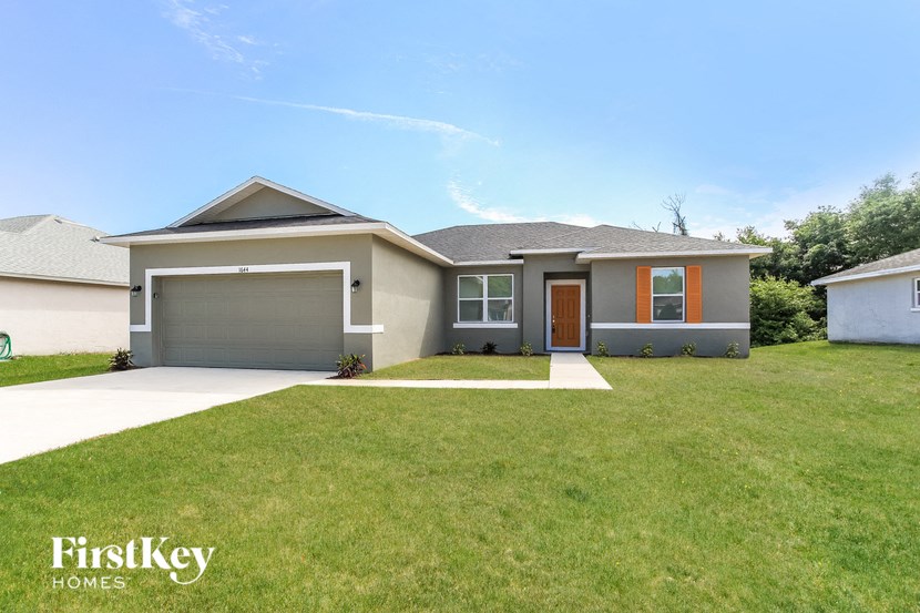 A house with a garage and a driveway is shown in the image.